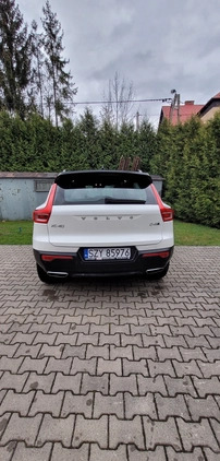 Volvo XC 40 cena 133000 przebieg: 68000, rok produkcji 2018 z Gryfów Śląski małe 277